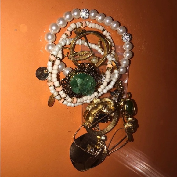 JEWELRY (BRACELETS, EARRINGS, PINS) - Picture 6 of 7